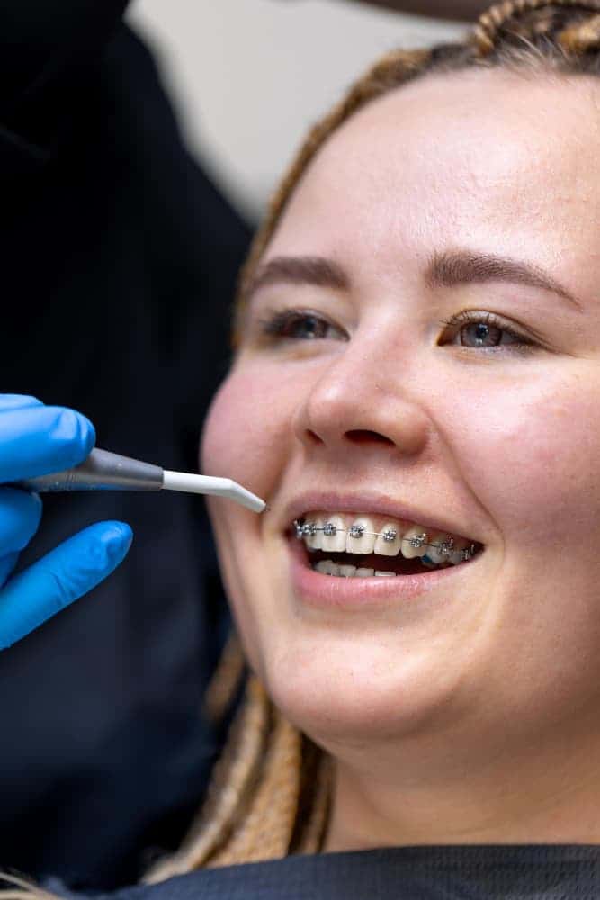 Clear braces orthodontic treatment for straightening teeth, Faris Orthodontics.